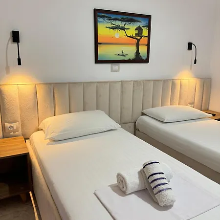 White House 2 Ksamil 招待所