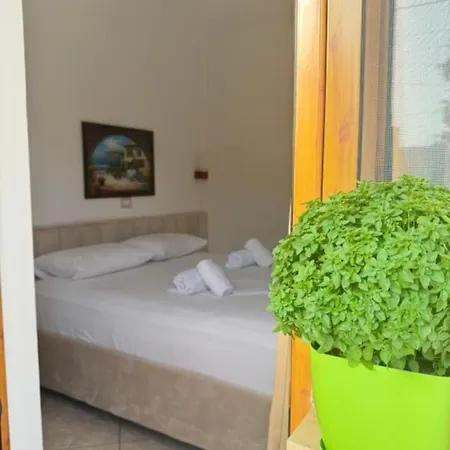 White House 2 Ksamil 招待所 *