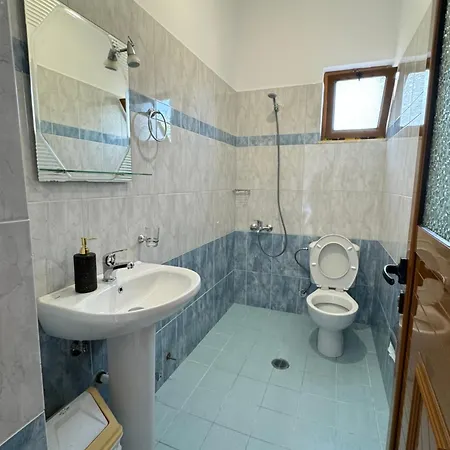 Konukevi White House 2 Ksamil