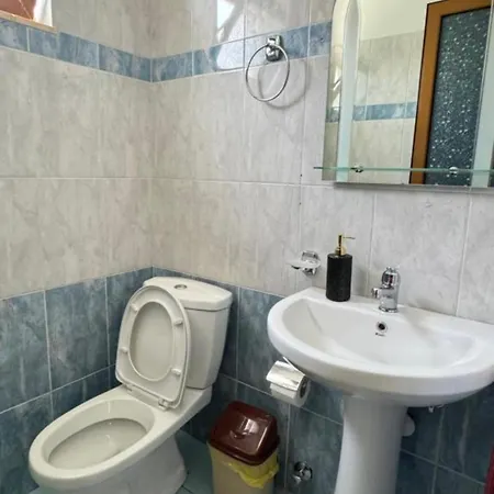 White House 2 Ksamil Konukevi