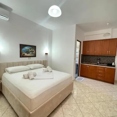 White House 2 Ksamil 게스트하우스 *